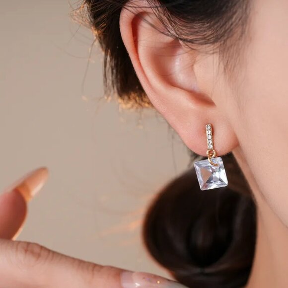 3/$35 Square Clear Cubic Zirconia Gold Tone Dangle Drop Earrings Diamond Crystal - Picture 5 of 6
